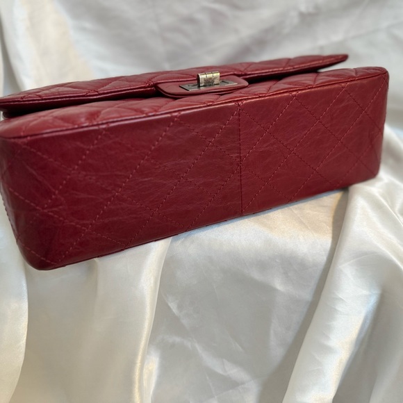 Chanel 2.55 Reissue Quilted Classic Double Flap Bag (Size 227) - Picture 4 of 16